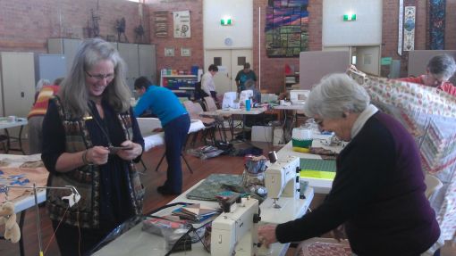 community_quilting_bee02