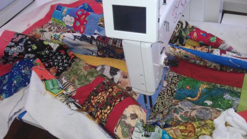 community_quilting_bee04