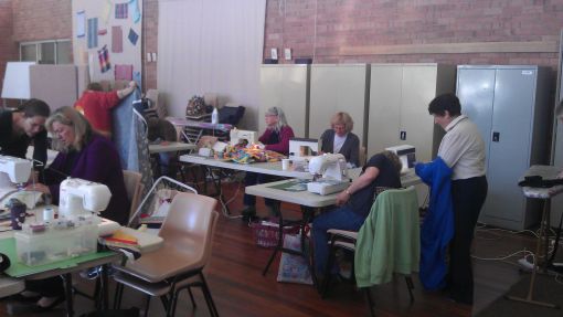 community_quilting_bee05