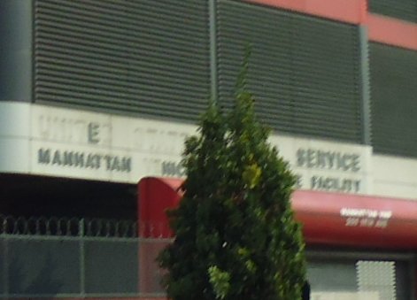 Interesting how the US Postal Service's Manhattan Maintenance Facility doesn't maintain their own sign!
